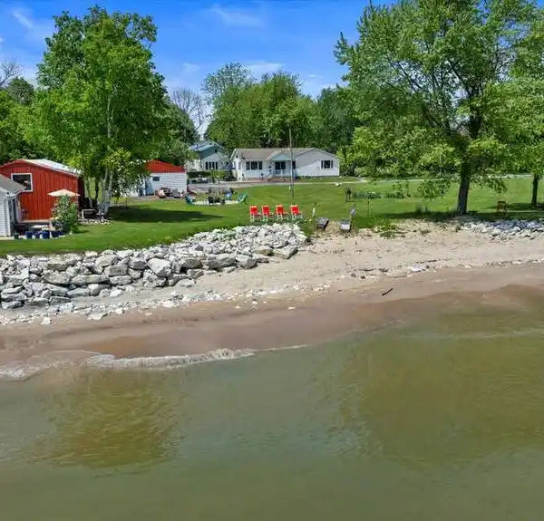 LAKE MICHIGAN FAMILY COMPOUND