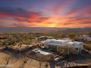 Breathtaking Contemporary Oasis