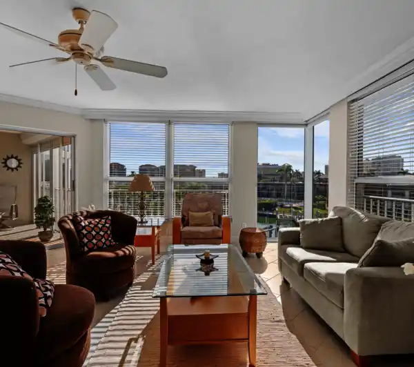 INVITING UNIT WITH BREATHTAKING CANAL VIEWS