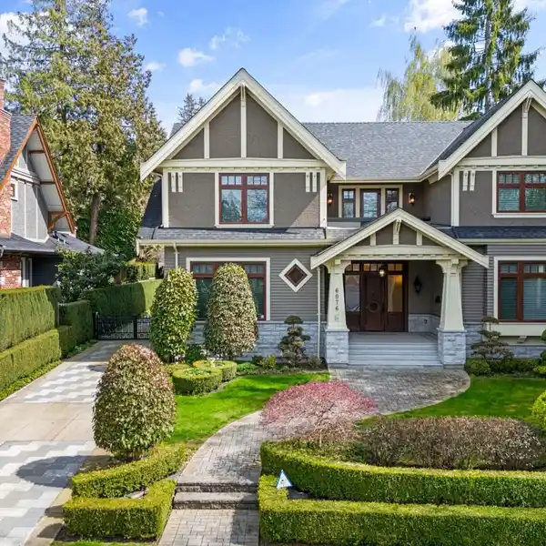 MAGNIFICENT EUROPEAN-INSPIRED MANSION