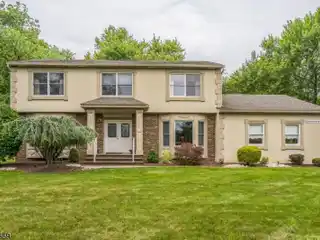 Perfect Family Home in Quiet Cul-De-Sac