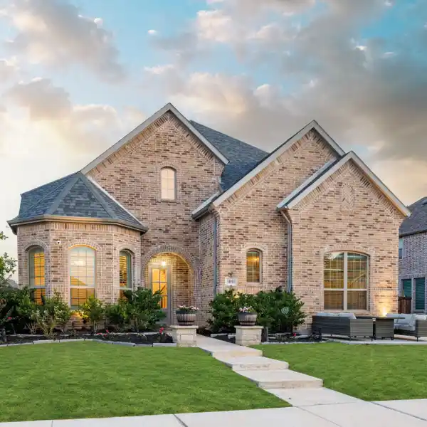 LUXURY LIVING IN PRESTIGIOUS WINDSONG RANCH