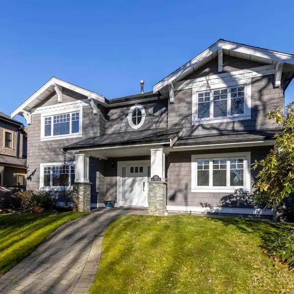 WELCOMING LUXURY HOME