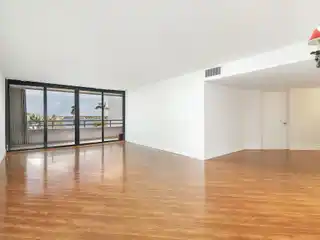 Beautiful Unit in the Flagler Yacht Club Building