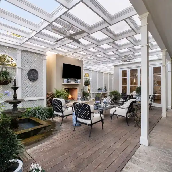 BEAUTIFUL HOME WITH INCREDIBLE FEATURES