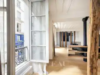 Tastefully Revamped Dual-Aspect Apartment