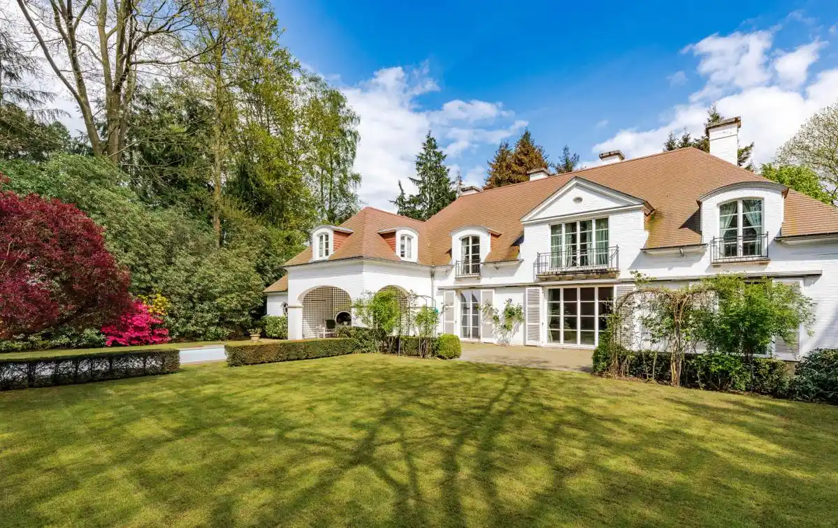 Elegant Classic Villa in Ideal Location