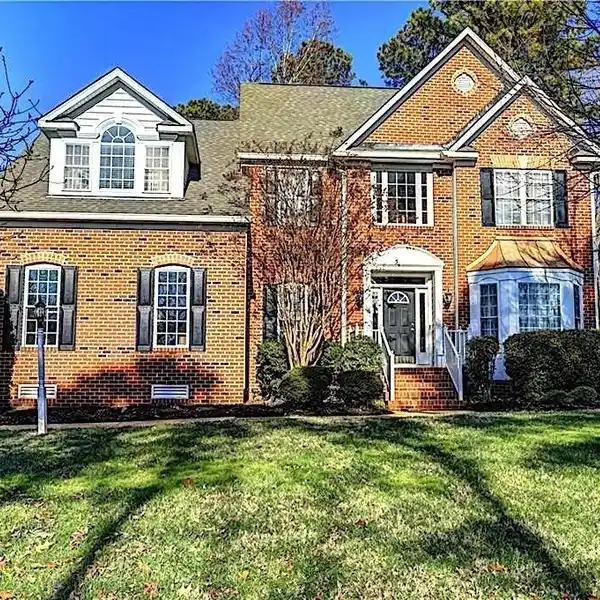 EXPANSIVE HOME IN THE VIBRANT TWIN HICKORY COMMUNITY