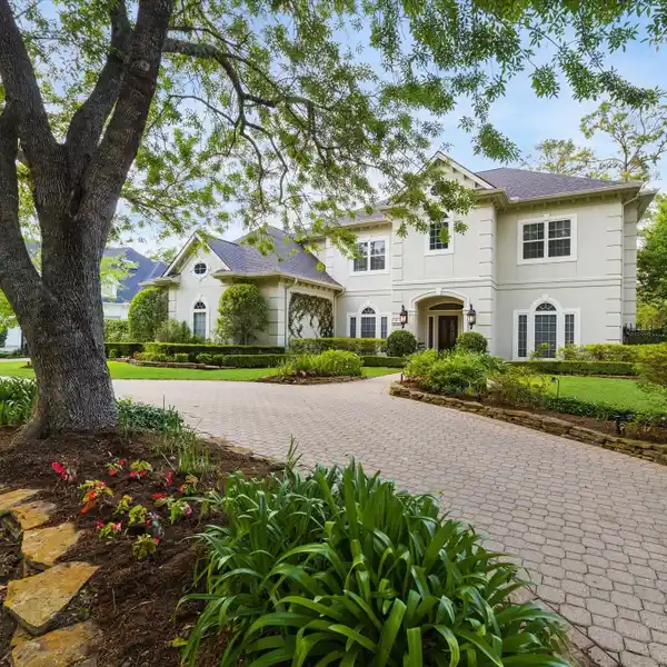 IMPECCABLE BUNKER HILL VILLAGE LUXURY RESIDENCE