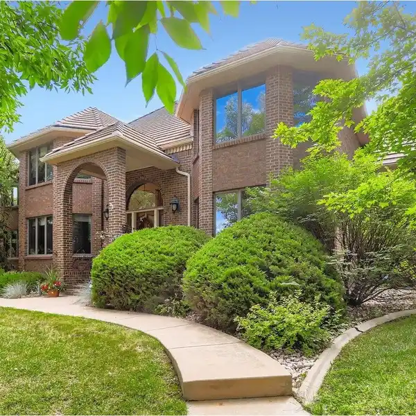 ELEGANT HOME IN SOUGHT-AFTER SOMERSET