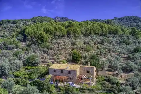 Spectacular Property with a Renovated Eighteenth Century House