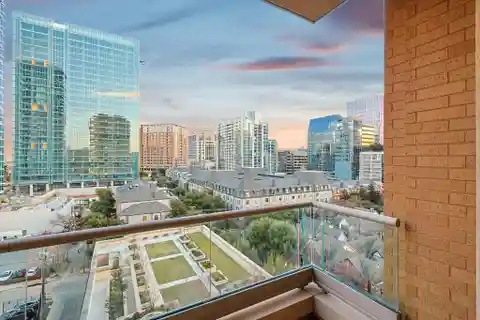Luxury High-rise Living in the Residences at the Stoneleigh