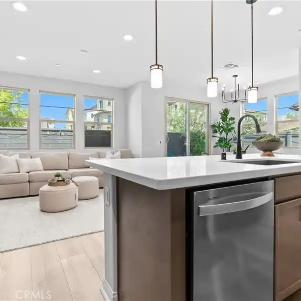 UPGRADED JUNIPER HOME WITH PRIVATE OPEN-SKY VIEWS