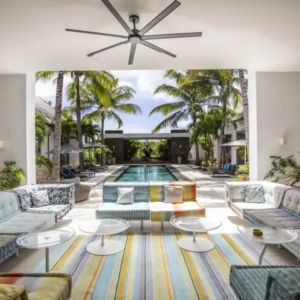 ISLAND SIGNATURE VILLA IN MONT CHOISY LE PARC