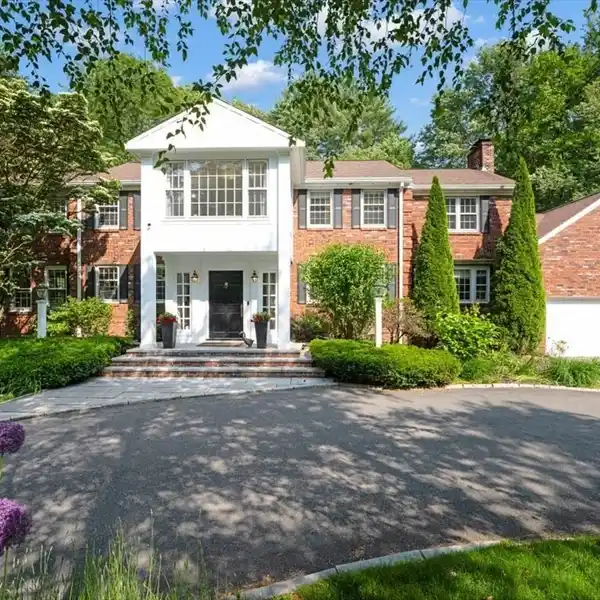 UPDATED GEORGIAN COLONIAL ON A BEAUTIFUL ACRE-PLUS