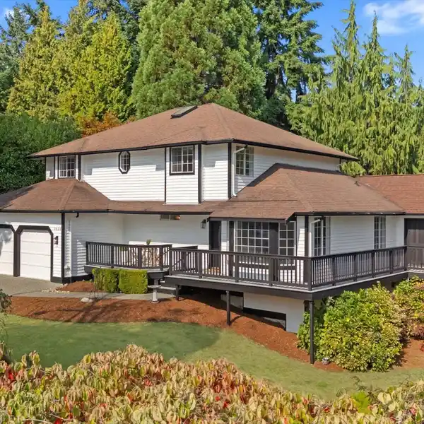 RARE FLEXIBILITY IN A DESIRABLE LOCATION