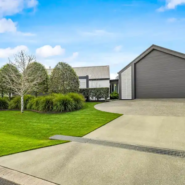 SOPHISTICATED LODGE LIVING IN THE MATAKANA VILLAGE