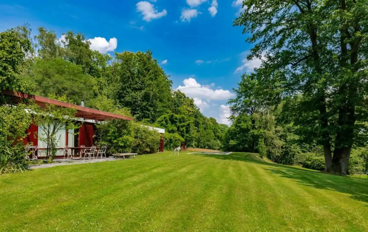 Space and Serenity in a Privileged Setting