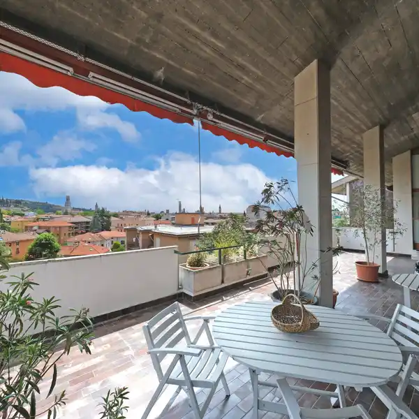 APARTMENT WITH TERRACE ON THE TOP FLOOR FOR SALE IN BORGO TRENTO AREA, NEAR VITTORIO VENETO SQUARE