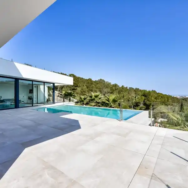 BRAND-NEW MODERN STYLE VILLA WITH AN INNOVATIVE DESIGN