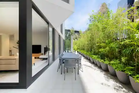 Striking Ground Floor Apartment