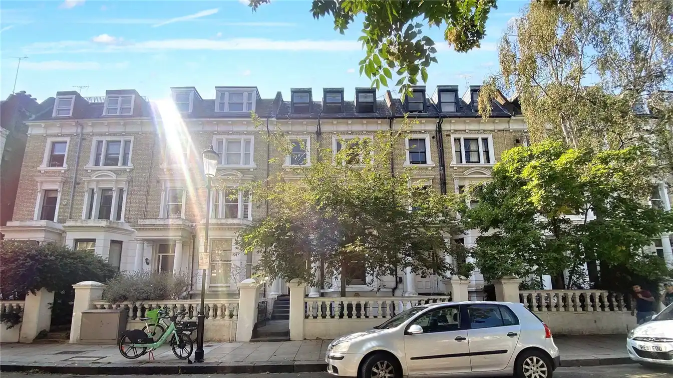 Bright and Spacious Apartment in Great Condition