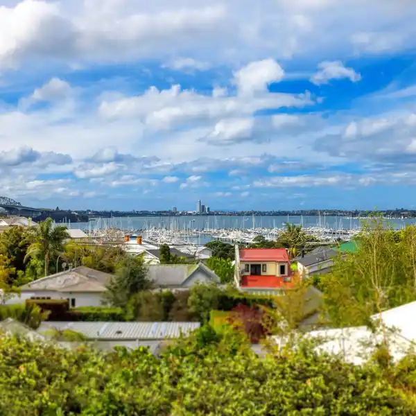 NORTH FACING MARINA VIEWS