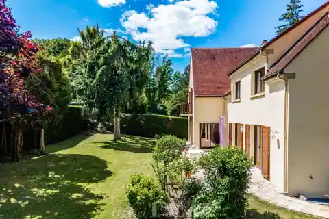 Family-Friendly Retreat Close to Village Amenities