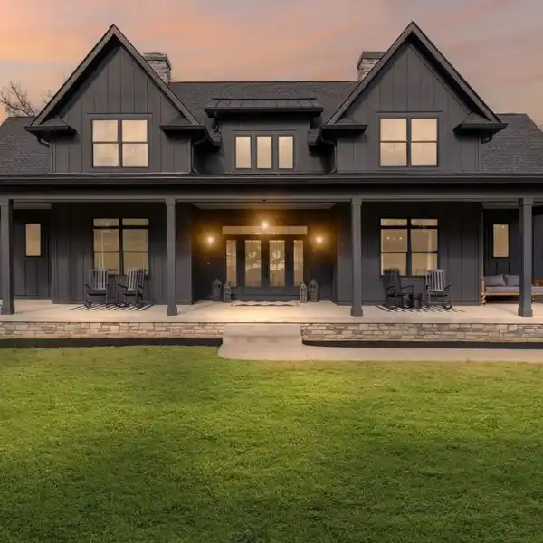 STUNNING RESIDENCE WITH FLEXIBLE SPACES