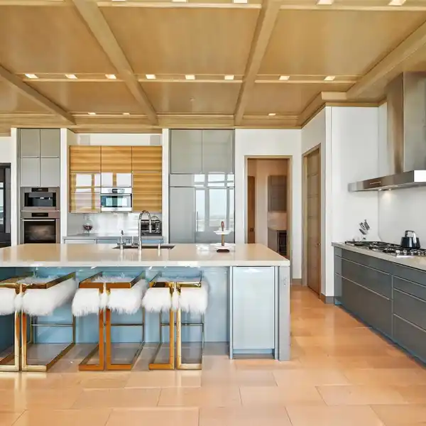 RITZ-CARLTON FULL FLOOR PENTHOUSE WITH CAPTIVATING VIEWS