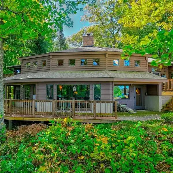 LITTLE ROUND LAKE DISTINCTIVE PROPERTY