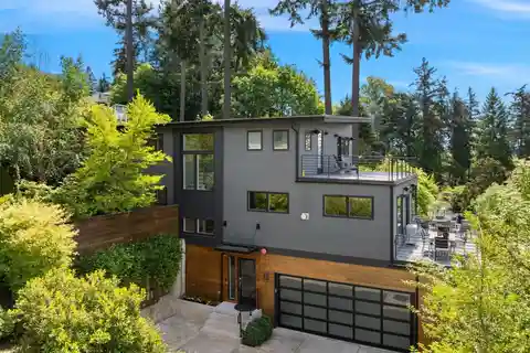 Modern Urban Retreat Nestled on a Serene Street
