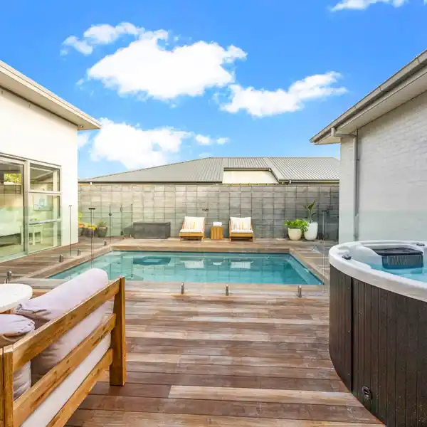 STYLISH COMFORT MEETS COASTAL FAMILY LIVING