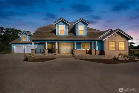 Stunning Clearview House on over One Acre