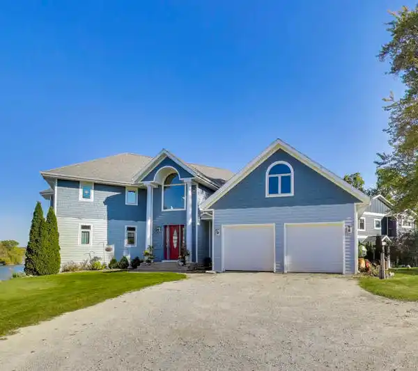 CUSTOM HOME WITH SWEEPING LAKE VIEWS