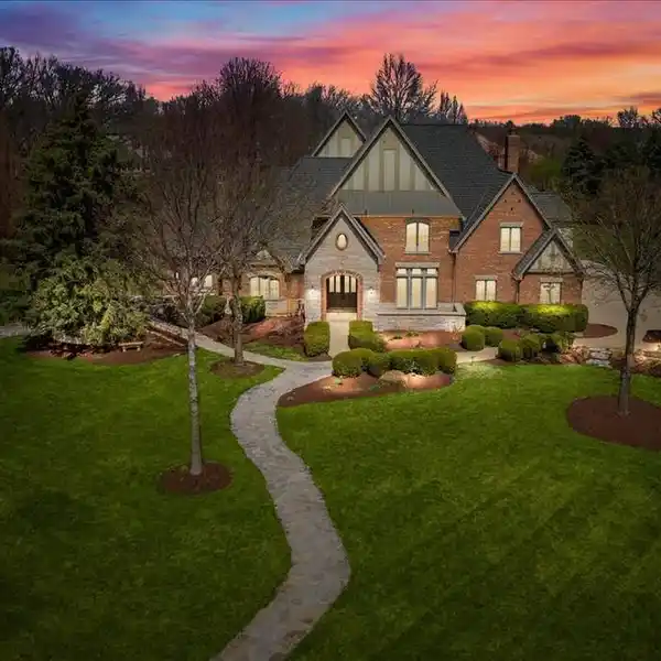DISTINGUISHED MANOR HOME IN CRANE ROAD ESTATES