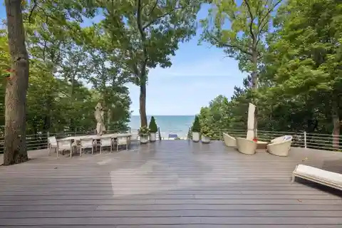 Exquisite Lakefront Estate