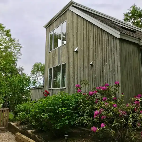 NEWLY RENOVATED RENTAL HOME IN A CONVENIENT LOCATION