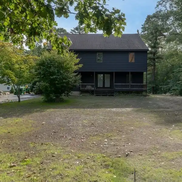 BEAUTIFUL POST & BEAM COLONIAL IN TURKEY HILL