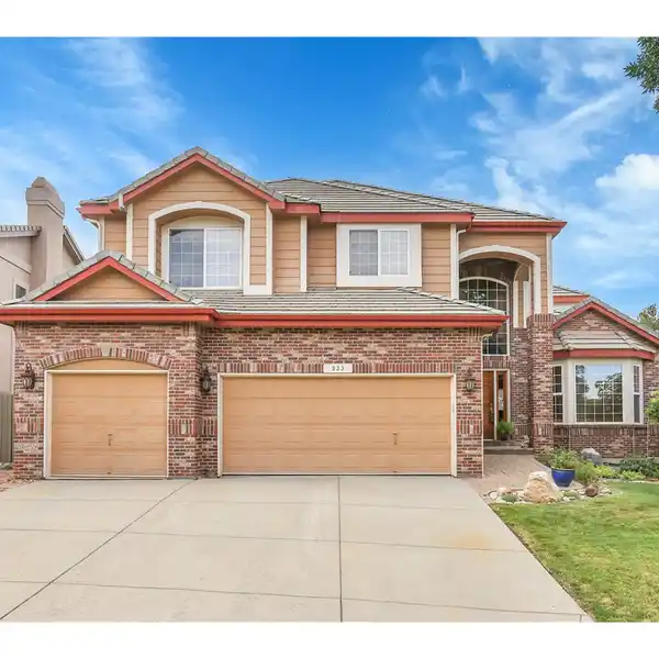 WELCOMING HOME WITH REFINED DESIGN