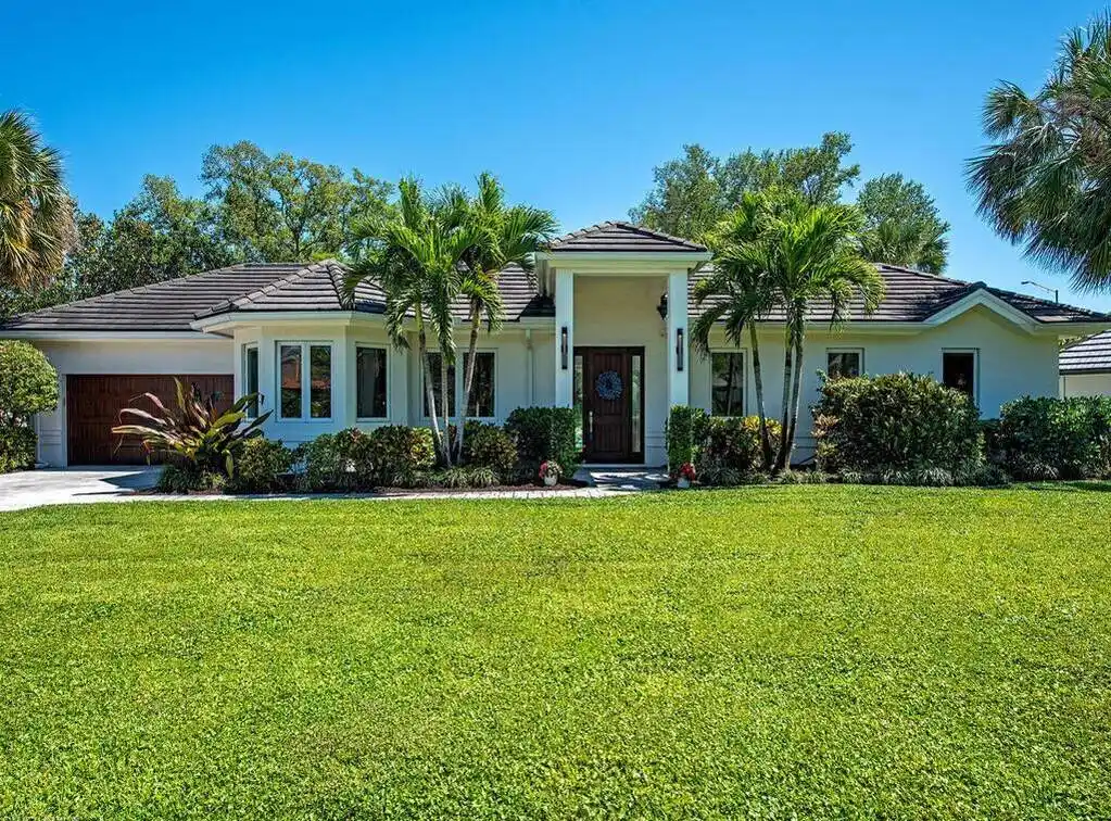 Gorgeous Renovated Pool Home in Pelican Bay