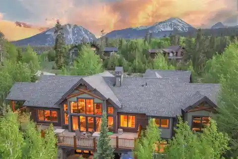Immaculate Home in Three Peaks