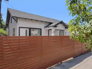 Remodeled Mid-Wilshire Home with Private Upstairs Unit