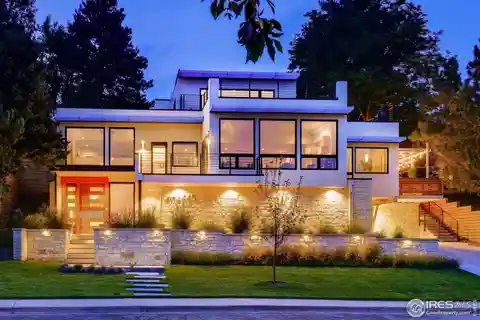 Sustainable Elegance: a Hillside Haven of Innovation, Luxury, and Architectural Harmony