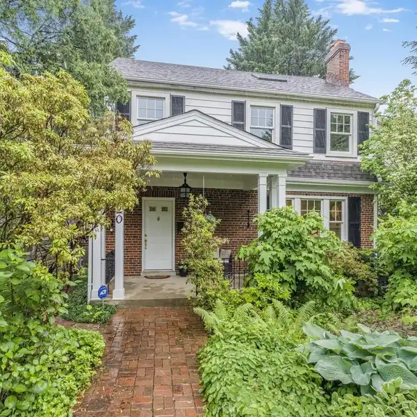 SPACIOUS COLONIAL WITH FOUR FINISHED LEVELS