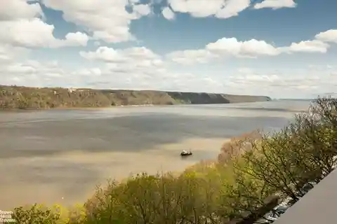 Three-Unit Property with Magical Views