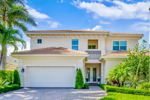 Elegant Golf Course Estate with Immediate Full Golf Membership