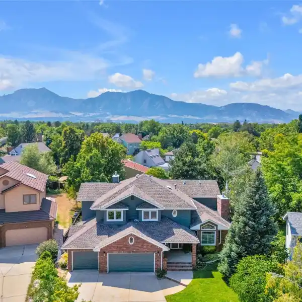 EAST BOULDER HOME WITH FLATIRONS VIEWS