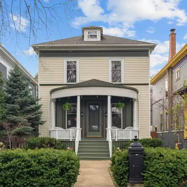 VICTORIAN CHARM MEETS MODERN LUXURY IN NE EVANSTON