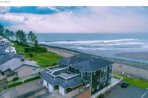 Oceanfront Townhouse with Fabulous Views